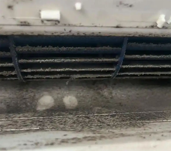 南岳空调吹的风有股烧焦味是怎么回事